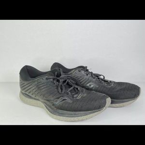 NIB Saucony Guide 13 Blackout